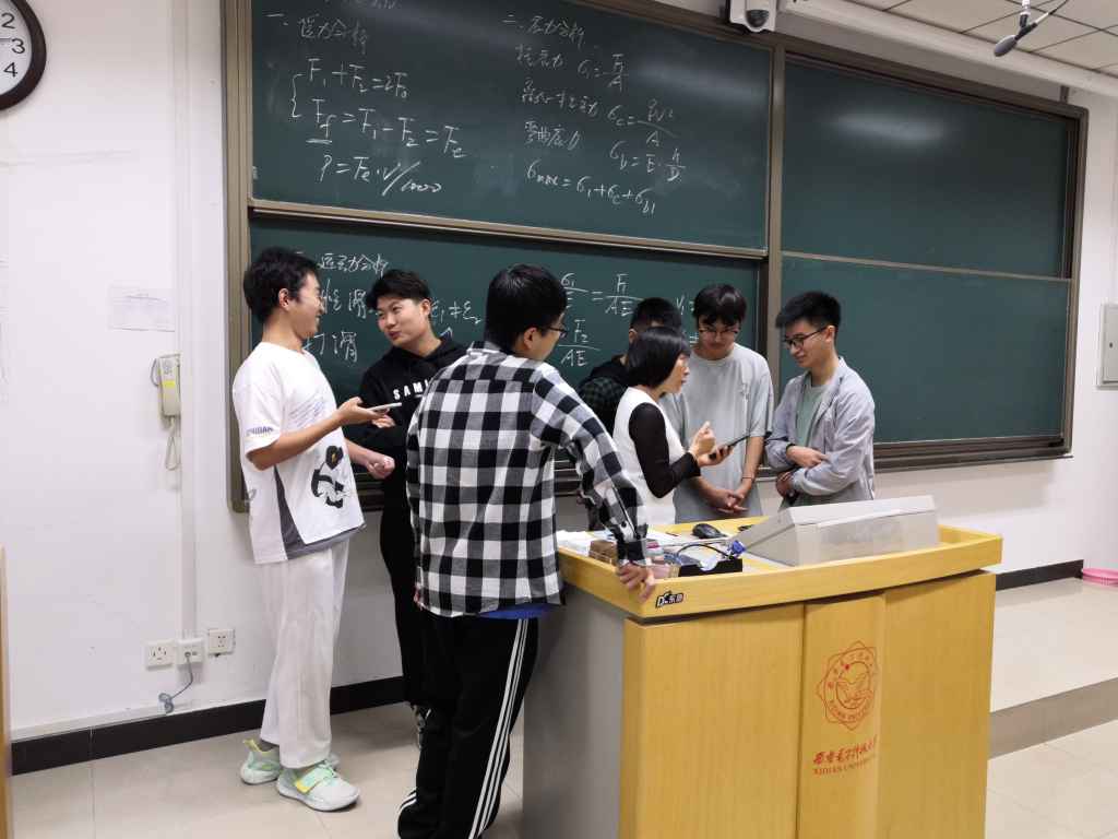 课间方案讨论.jpg